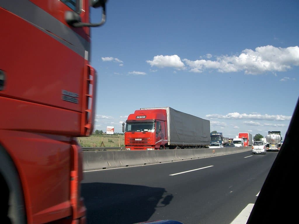 Achtung: a rekkenő hőség miatt feloldják a hétvégi kamionstoppot