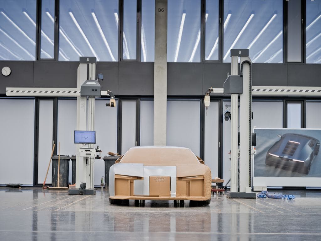 Hány nap kellett, hogy egy rajzból megalkossák az Audi szuperautóját? Nem sok