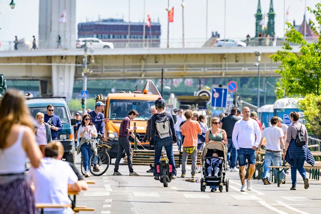 Összetehetik a két kezüket az autósok, tovább lesz nyitva a rakpart