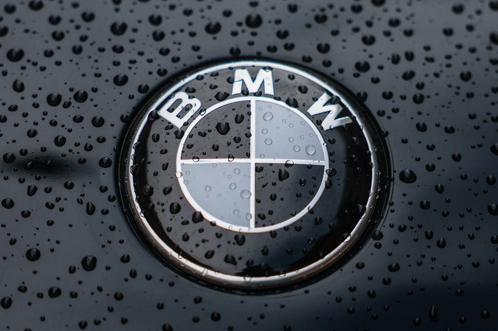 Beütött a krach, több ezer munkahely szűnhet meg a BMW-nél