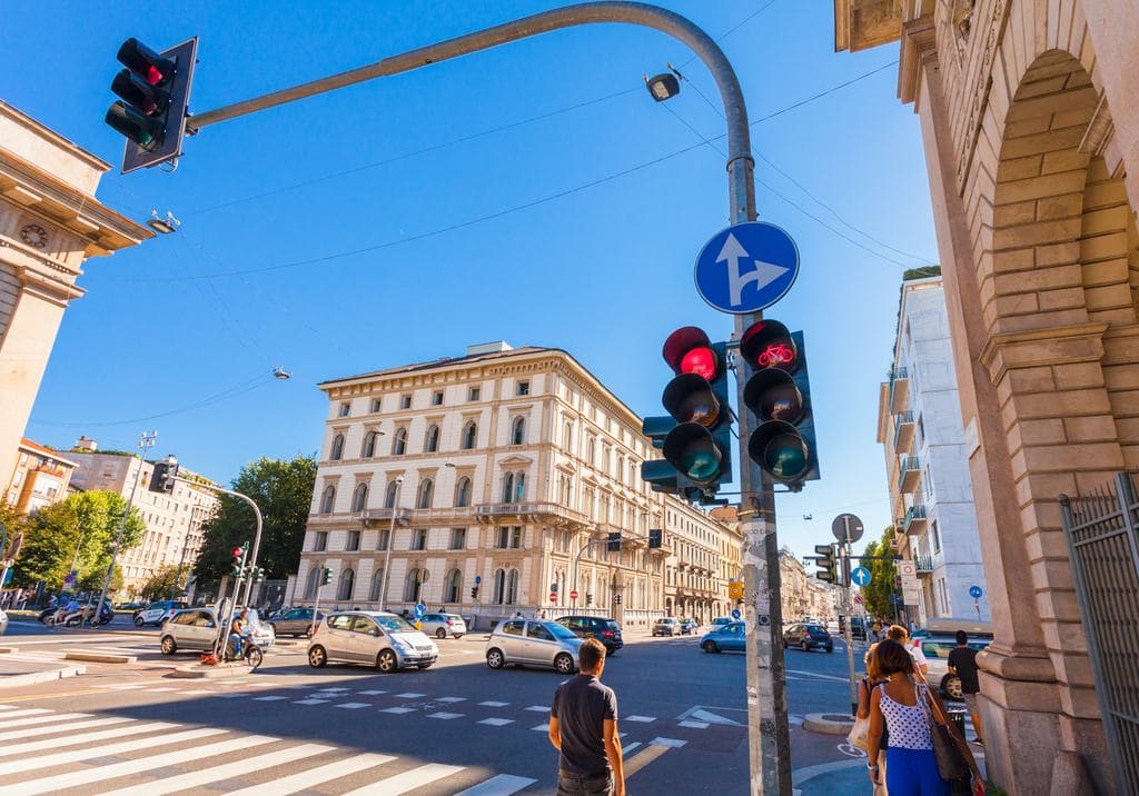 Őrjöngenek, miután öt perc alatt 121-en mentek át a piroson, és senkit sem büntettek meg