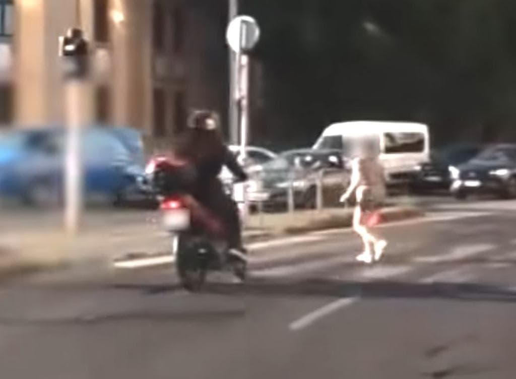 Szabálytalan gyalogost gázolt egy motoros a Váci úton