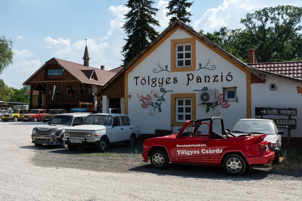 Retróautók, csettegők, háztáji versenyautók és Ikarusok egy helyen