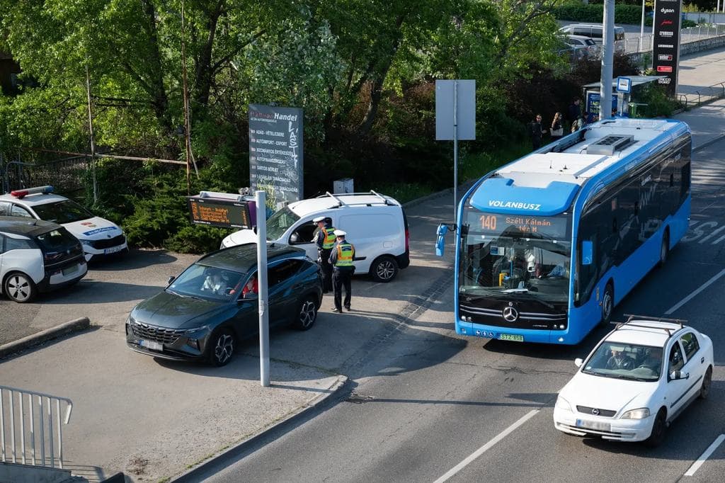 Új buszsáv van a Budaörsi úton, változik a forgalmi rend