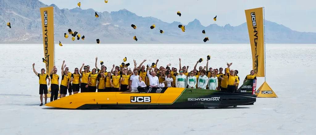 Kotrógépmotoros szivarral döntött sebességrekordot a JCB
