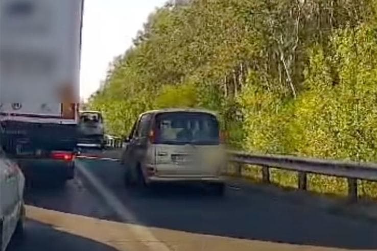 Kipucolták a rendőrök a türelmetlenek VIP-sávját az M0-son is