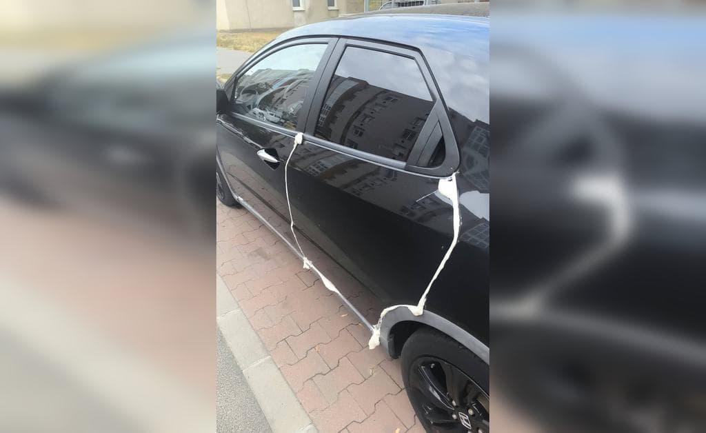 Purhabbal fújt ki egy gyanútlan szolnoki Hondát a szigetelőfantom