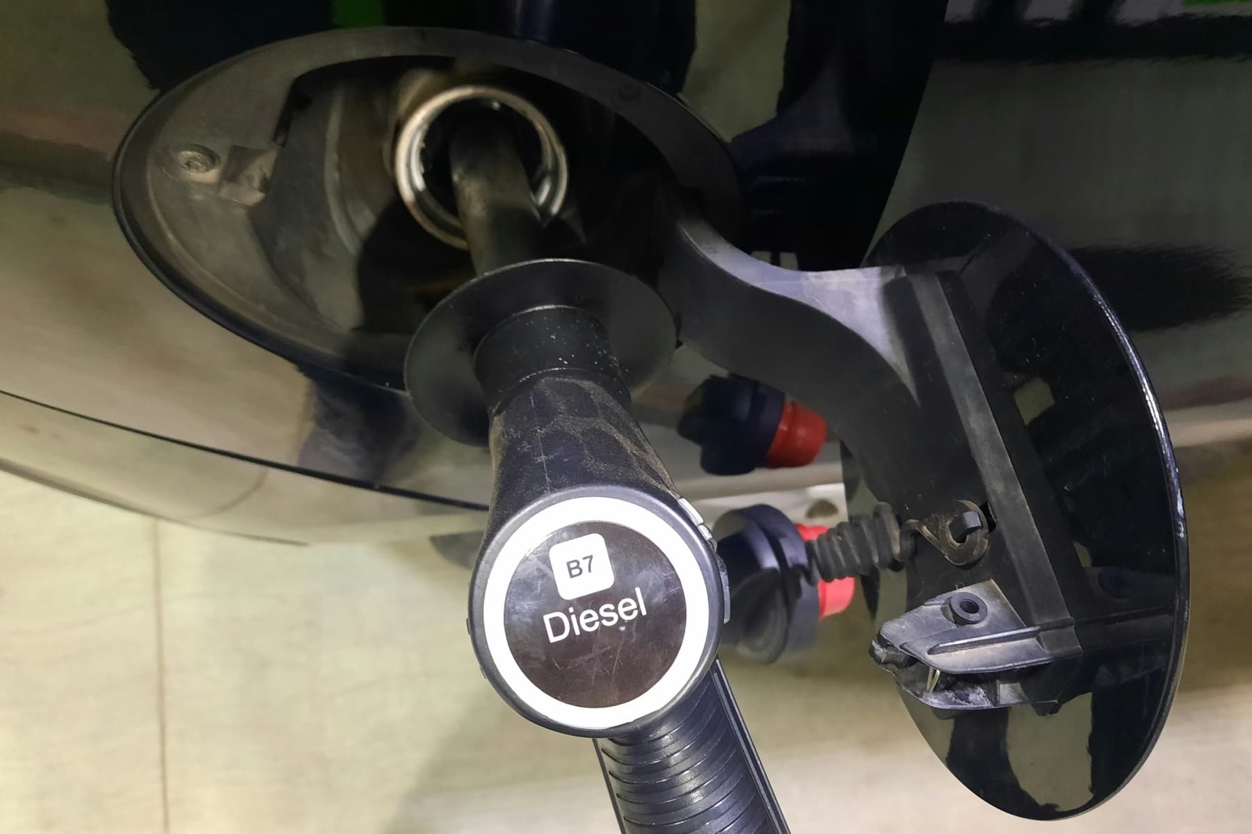 Nagyot ugrottak az árak a hazai benzinkutakon, ez az oka