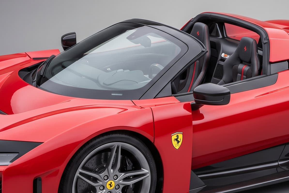 Jön a nyitható tetős Ferrari F80, az Aperta