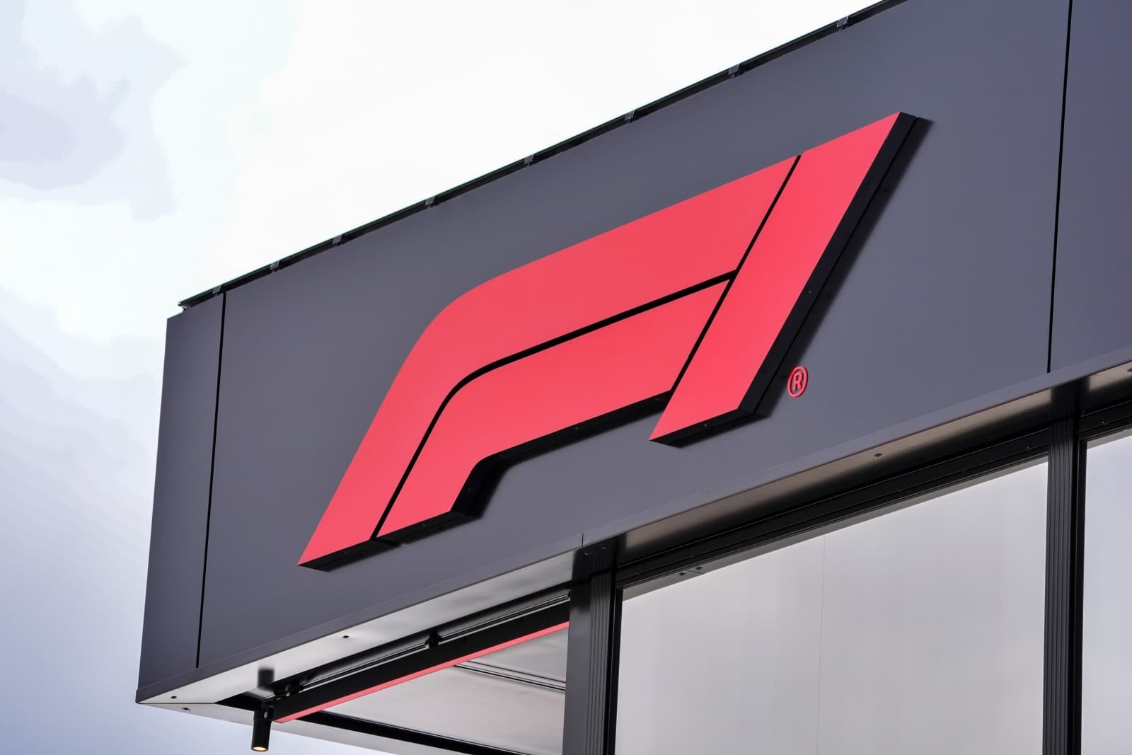 Újra változhat az F1-naptár kora ősszel