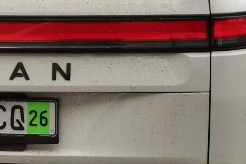 Szokatlan autó még szokatlanabb helyen, magyar rendszámmal