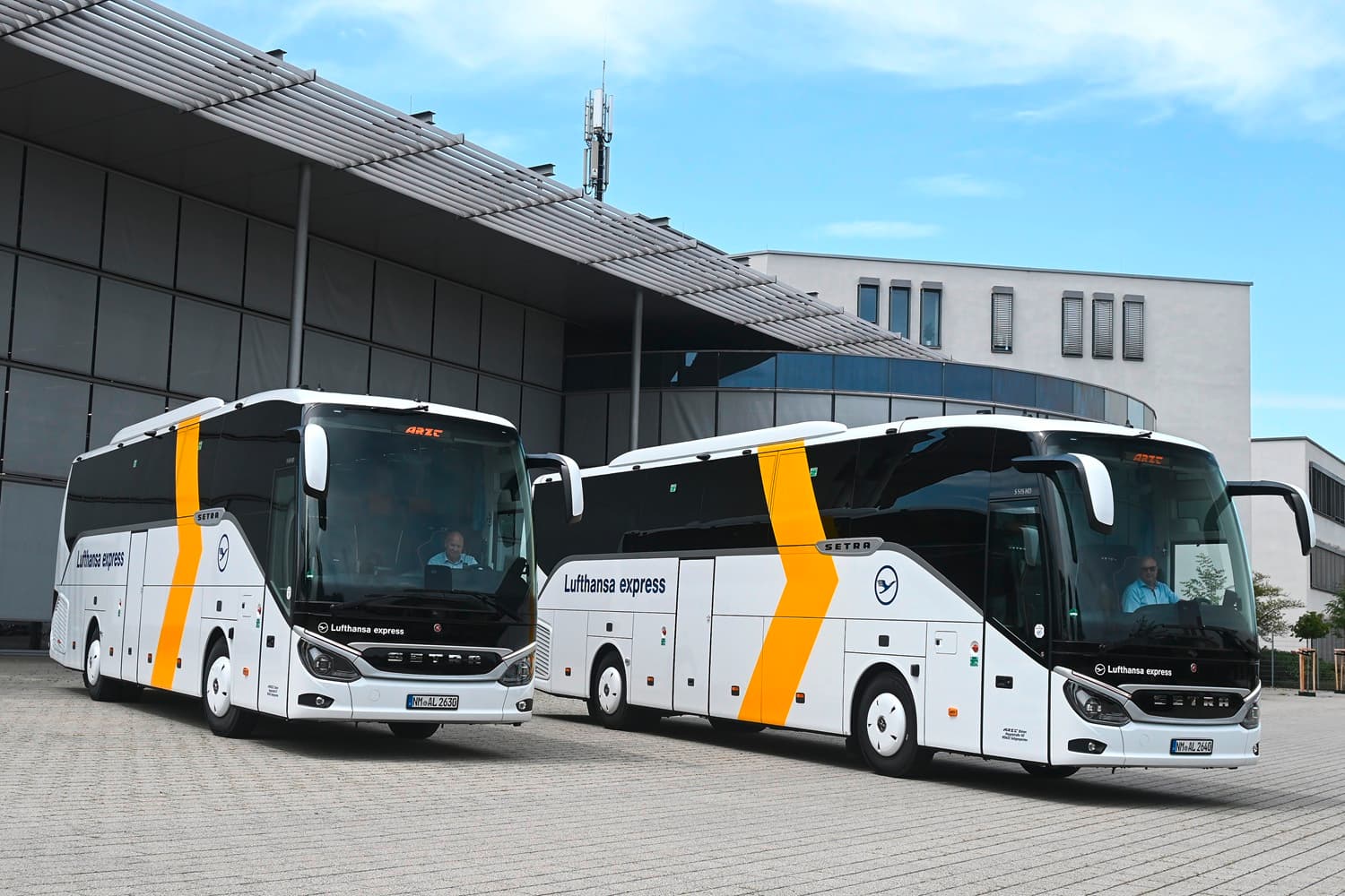 A repüléshez is köze van ezeknek a buszoknak