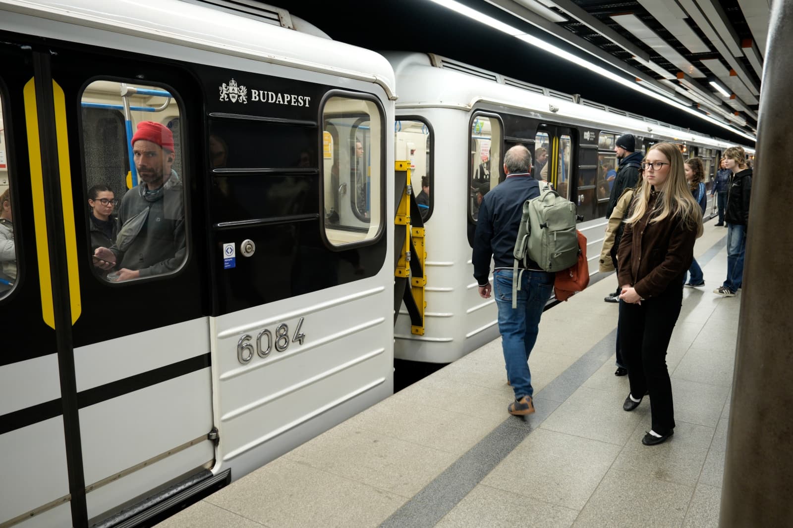 Körözött személyt is fogtak a nagy BKK-akcióban