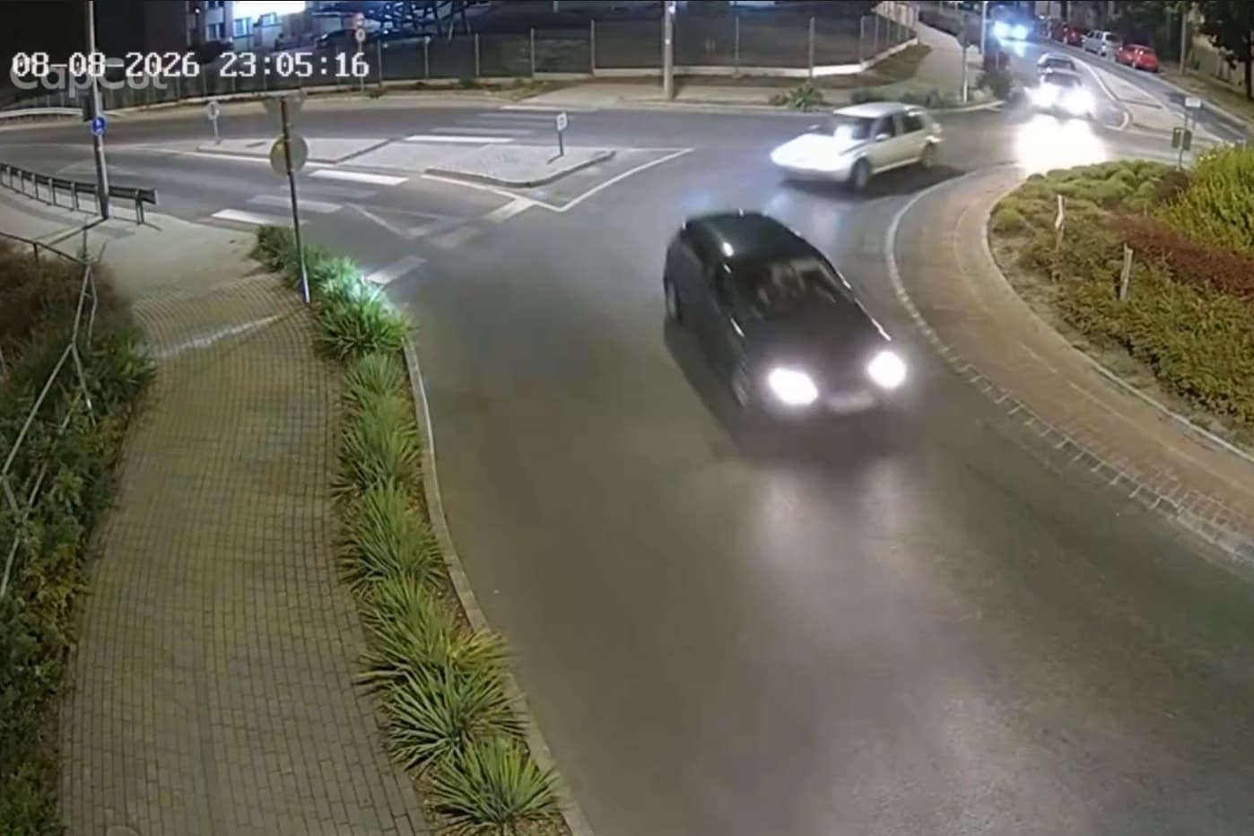 Driftpályának hitték a kaposvári körforgalmat, jöttek a rendőrök