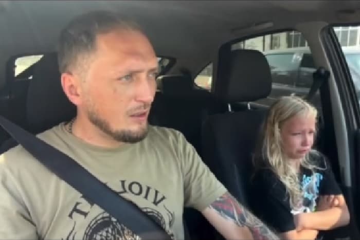 Sírva fakadt a kislány, mert Ladával vitték iskolába