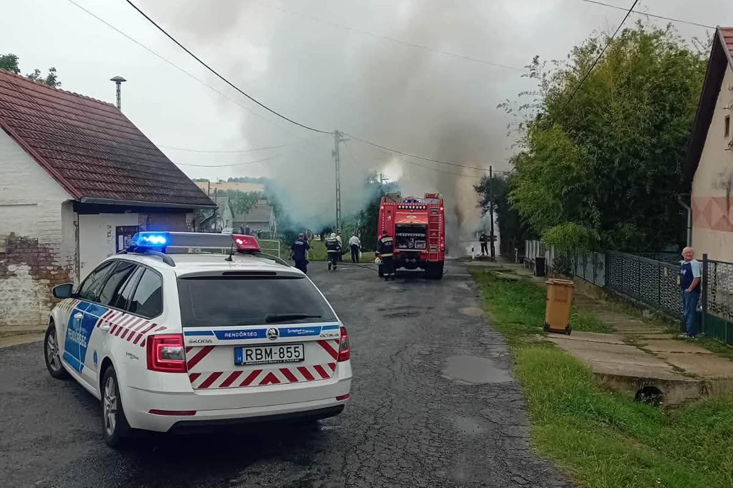 Így lángolt a busz Nagyvejkén – busz
