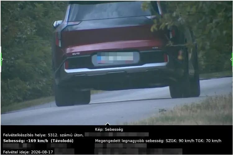 169 km/óra a 2,5 tonnás villany-monstrummal: ennyibe került a fotó!