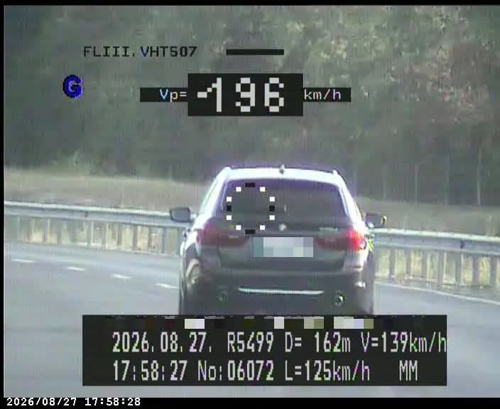 Közel 200 km/órával száguldott az M6-os autópályán! Ekkora bírságot kapott érte!