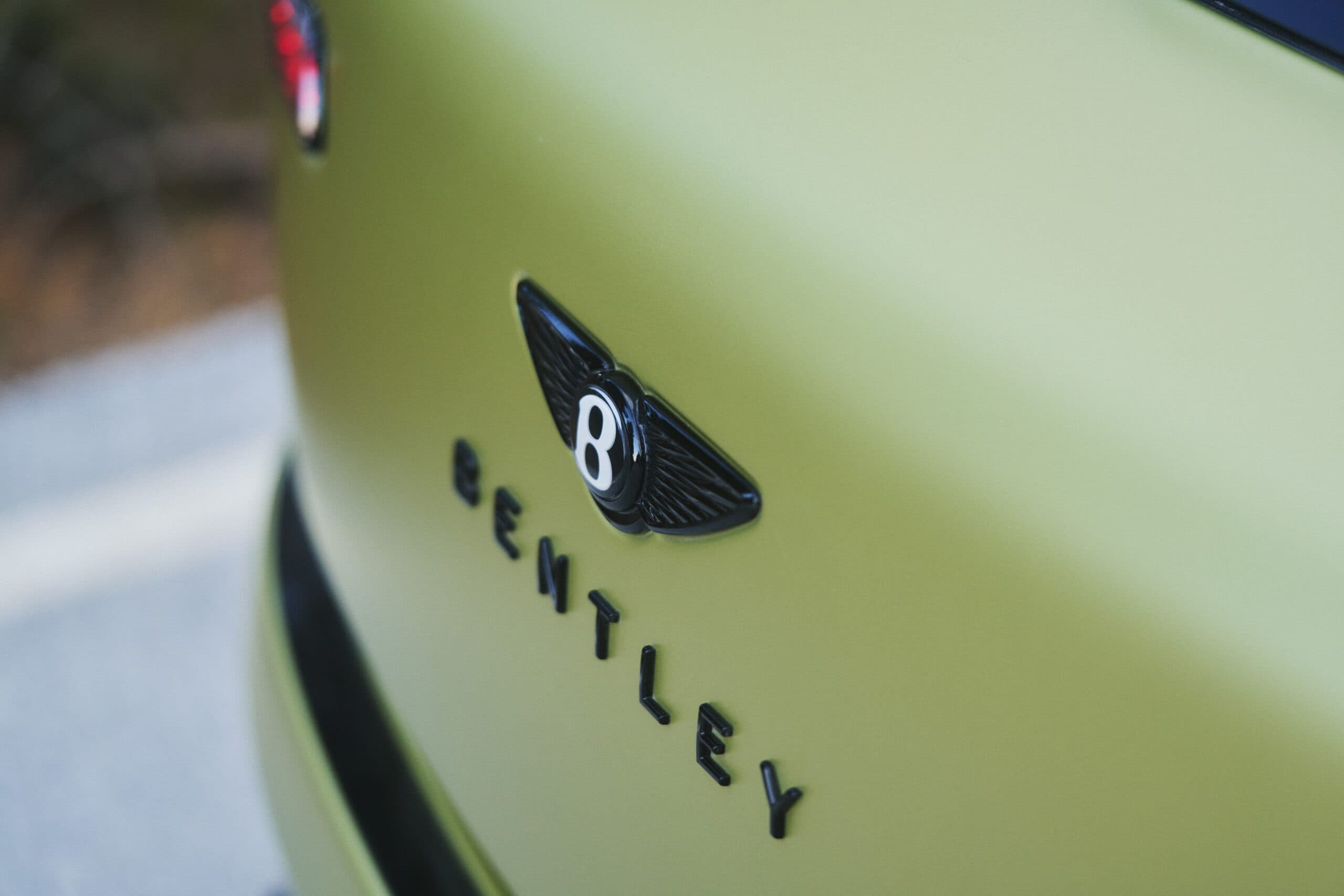 Érkezik minden idők eddigi legerősebb sorozatgyártott Bentley modellje! Ekkor fogják bemutatni!