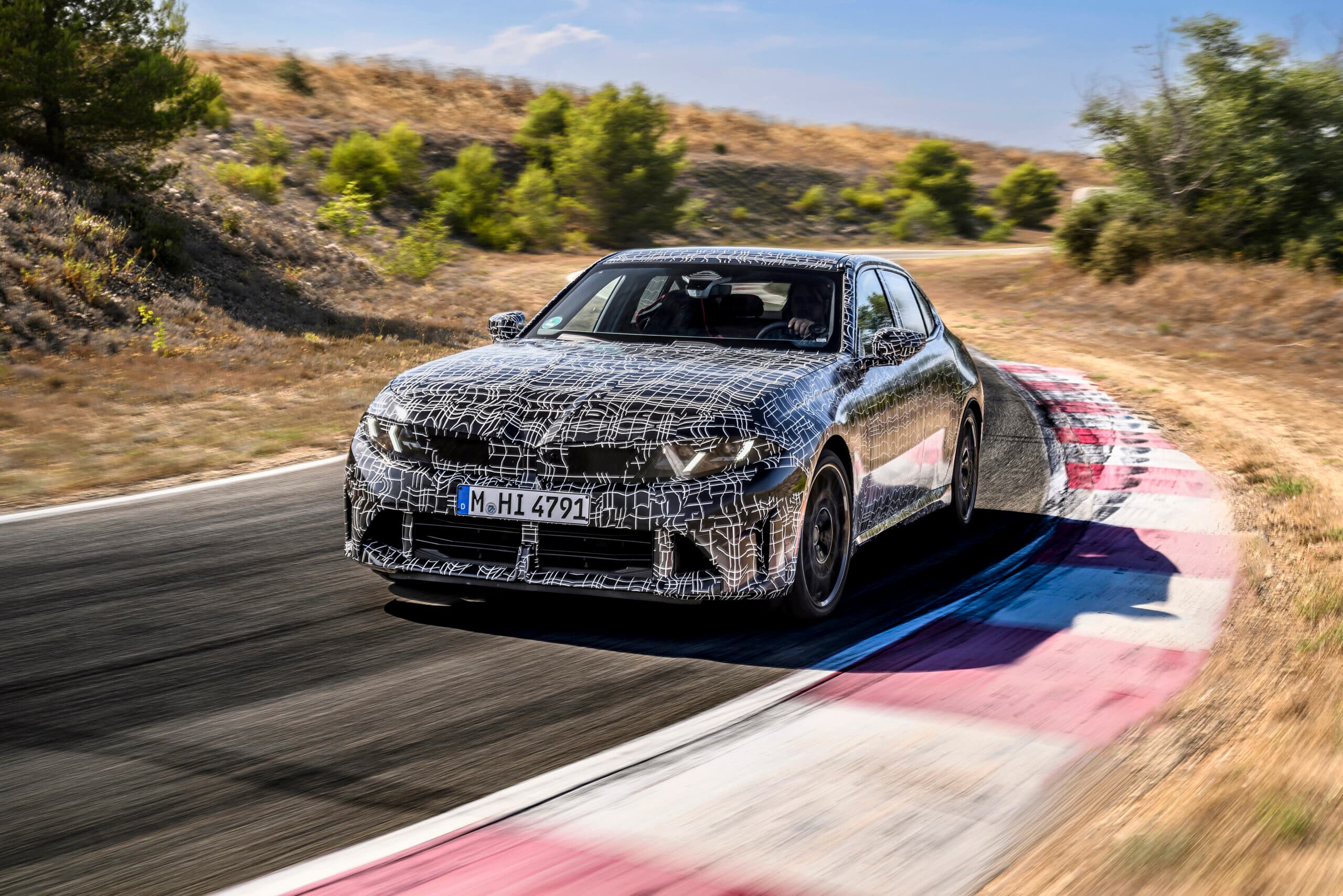 Sorhatos motor és hátsókerék-hajtás: Nem puhul el az új 3-as BMW!