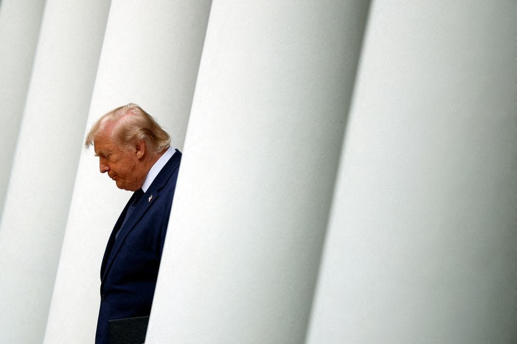 Hatalmasat kaszált Trump súgógépével a Fehér Ház dolgozója, de csúnyán ráfázott
