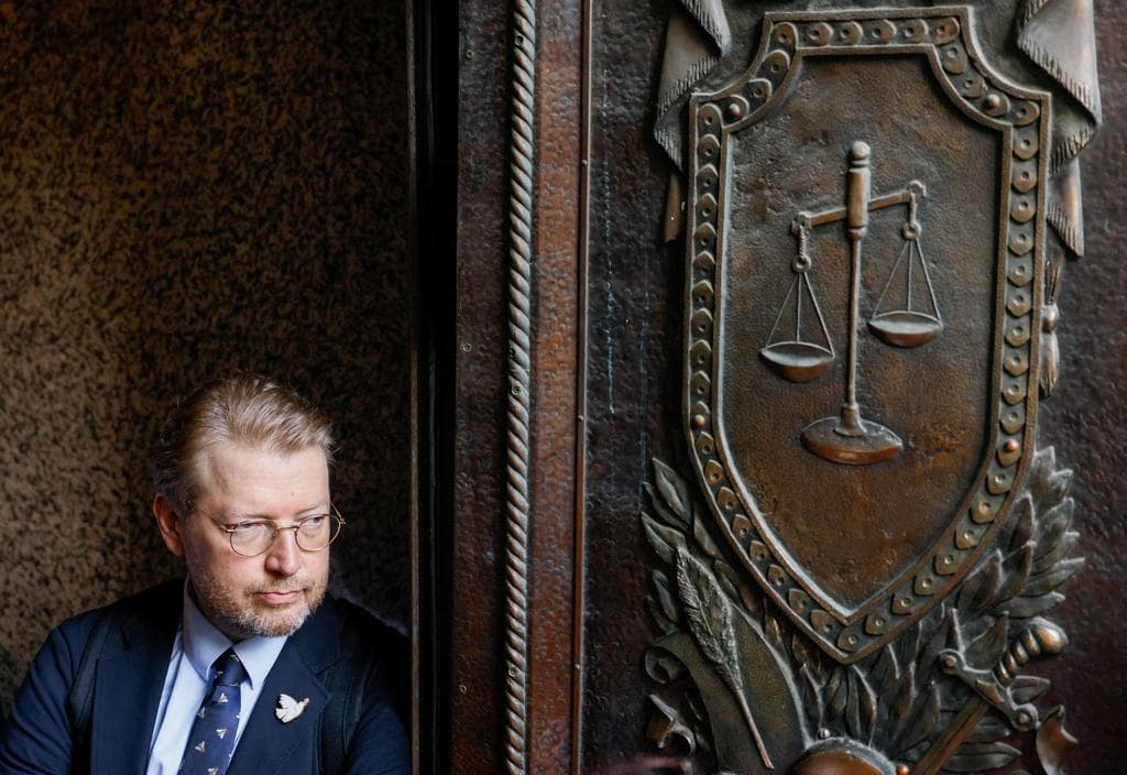 Kizárták a háborúellenes pártot Moszkvában, a vezetője mégsem menekül