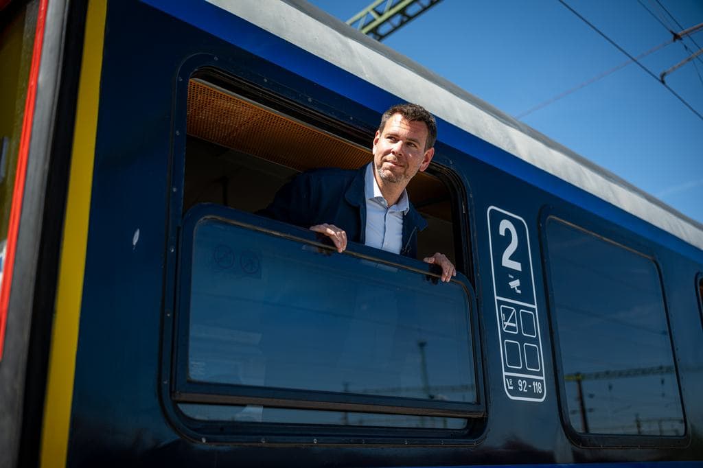 Gőzerővel dolgoznak Vitézyék, újabb vasútvonalat nyitnak újra három év után