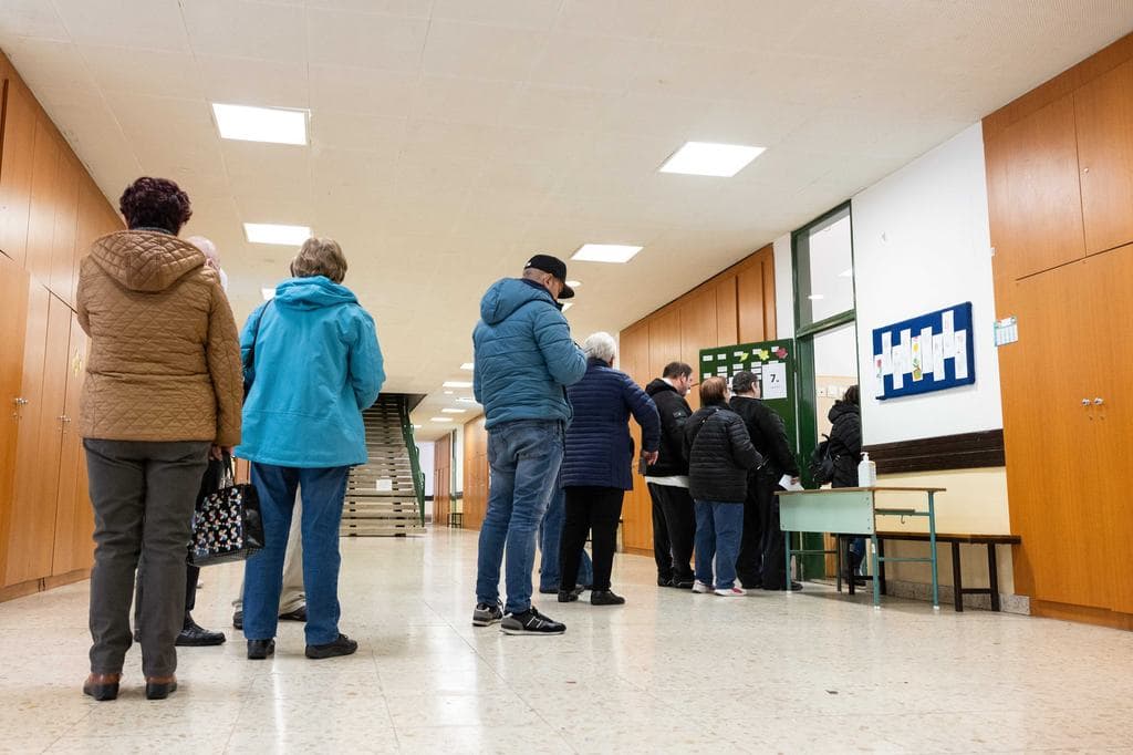 Szavazhassanak a magyarok arról, akarnak-e szélkereket a házuk mellé? A „NER terrorszervezetekről” sem dönthettünk – mutatjuk a tiltott listát!