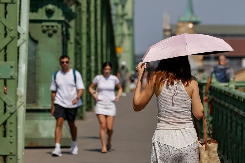 Drámai! Válaszolt a Mentőszolgálat: ennyivel növekedett a segélyhívások száma a hőség alatt