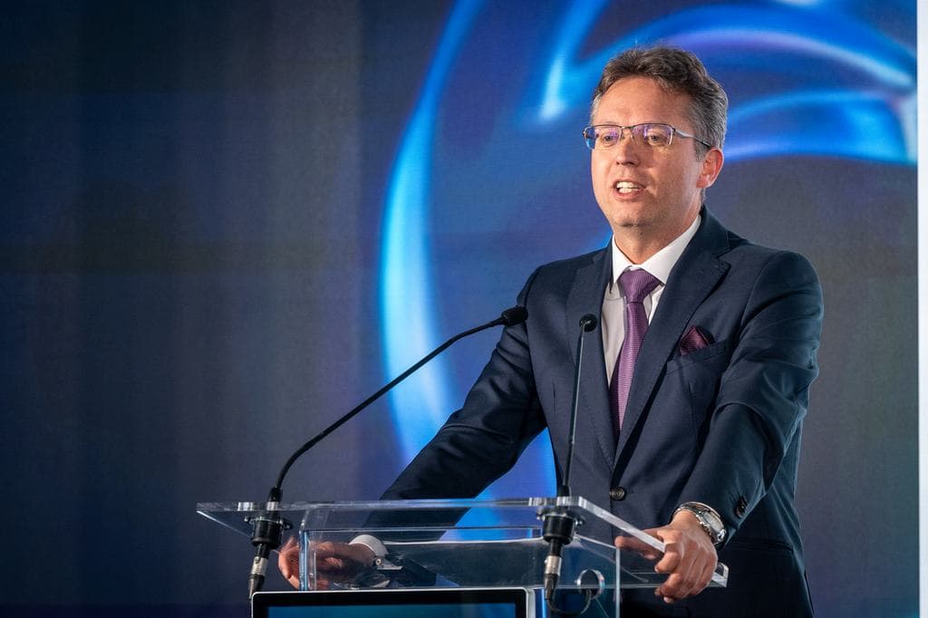 Ilyet sem láttunk még: Fodrászt és papot kért a rácsok mögé Hankó Balázs