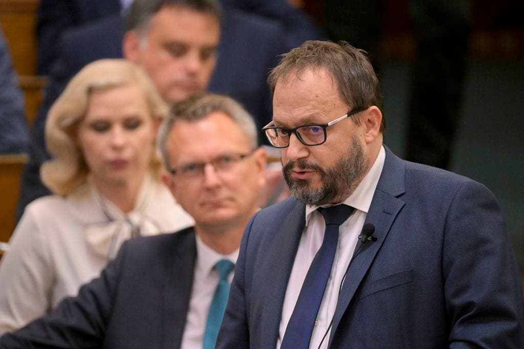 Kármán András rendet vághat a Mandiner kiadója és az MCC részvénycsomagjai közt is