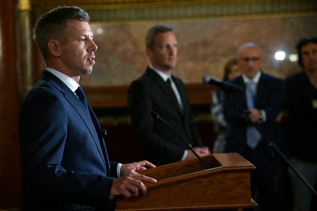 Négyből négy, Magyar Péter kétharmados győzelmet hirdetett