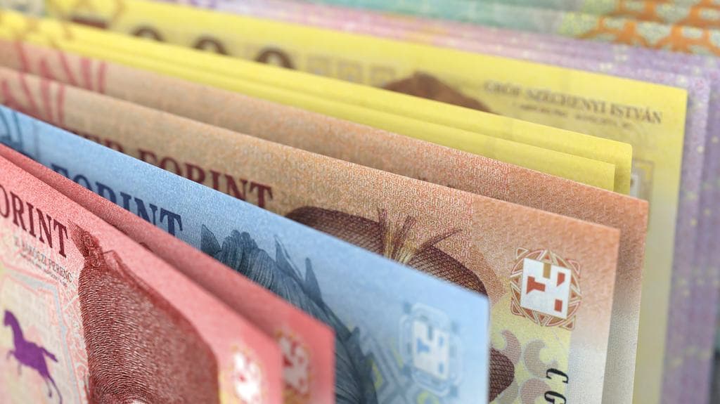 Nem bírta a nyomást a forint, 364 közelében az euró