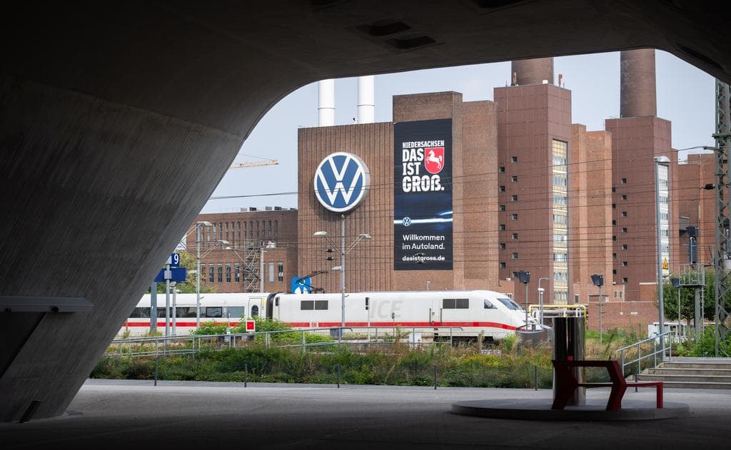 Marad a győri Audi gyár, csak a német telephelyeken egyeztetnek a leépítésekről