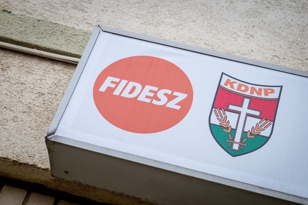 Váratlan távozás a Fidesznél: lemondott a józsefvárosi frakcióvezető