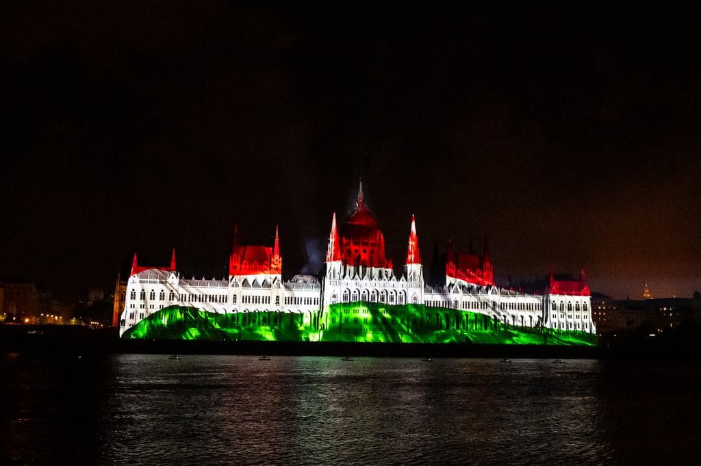 Kamu közbeszerzést emleget a Fidesz: előre le volt zsírozva, ki intézi az augusztus 20-át