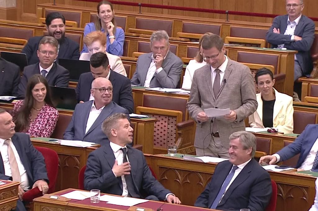 Mára az egyik legérdekesebb „műsor” lett, még külföldről is a magyar közvetítést nézik