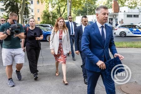 Magyar Péter: Az iskola ne „lélekpusztító munka” legyen se diáknak, se tanárnak