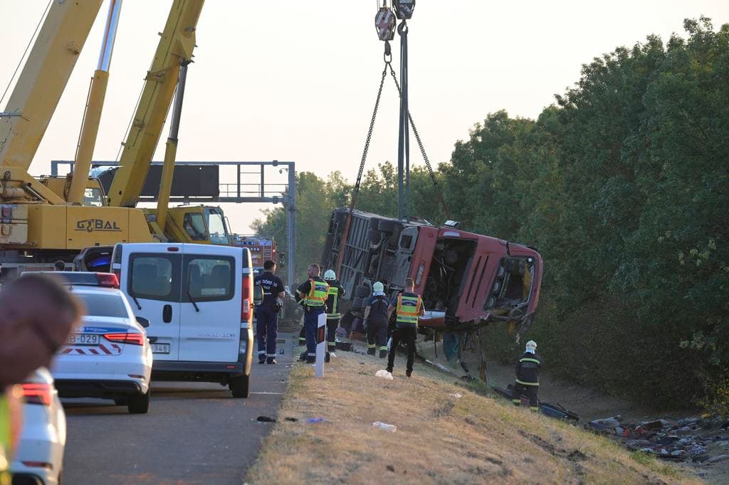Itt az indok: ezért aludt el az M3-ason halálos buszbalesetet okozó lengyel sofőr