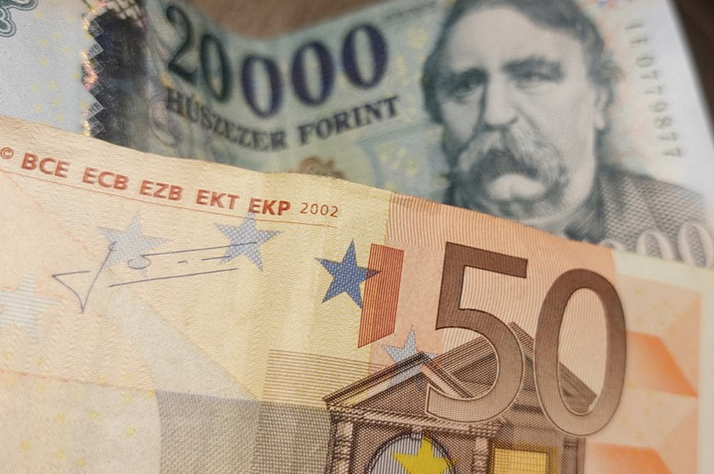 Ömlik az uniós pénz, megmozdult a forint