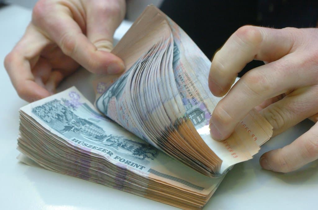 Fordul a kocka? Meglepő mozgást produkált a forint szerda reggel