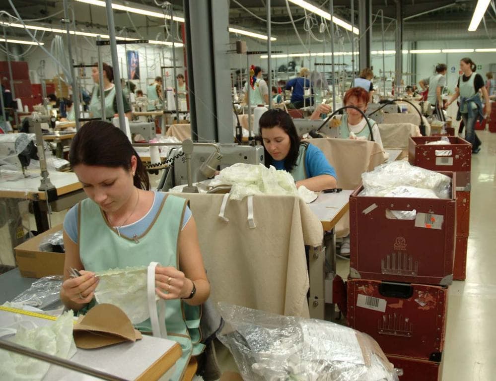Még csak érik a minimálbérvita, de már egymásnak estek a munkaadók és a szakszervetek