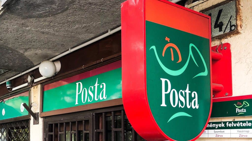 Hosszabbít a Posta: továbbra sem engedi ki dolgozóit a melegbe