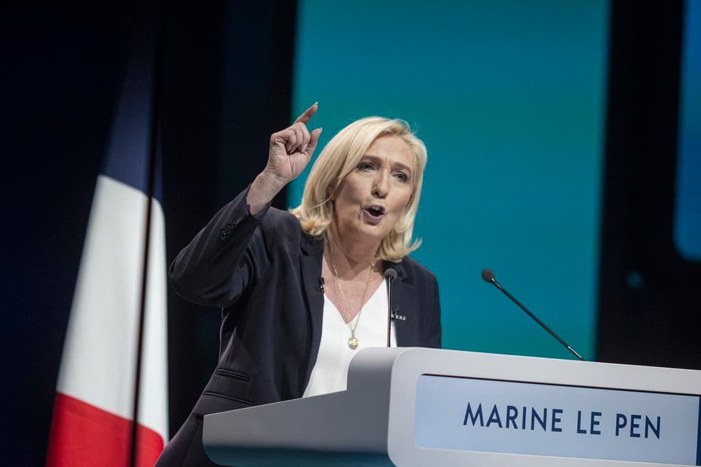 Le Pen már nagyon készül: üzent az EU-nak, ő akarja lezárni a költségvetési tárgyalásokat