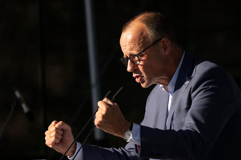 Esze ágában sincs lemondani a német kancellárnak, de komoly bűnhődést emleget