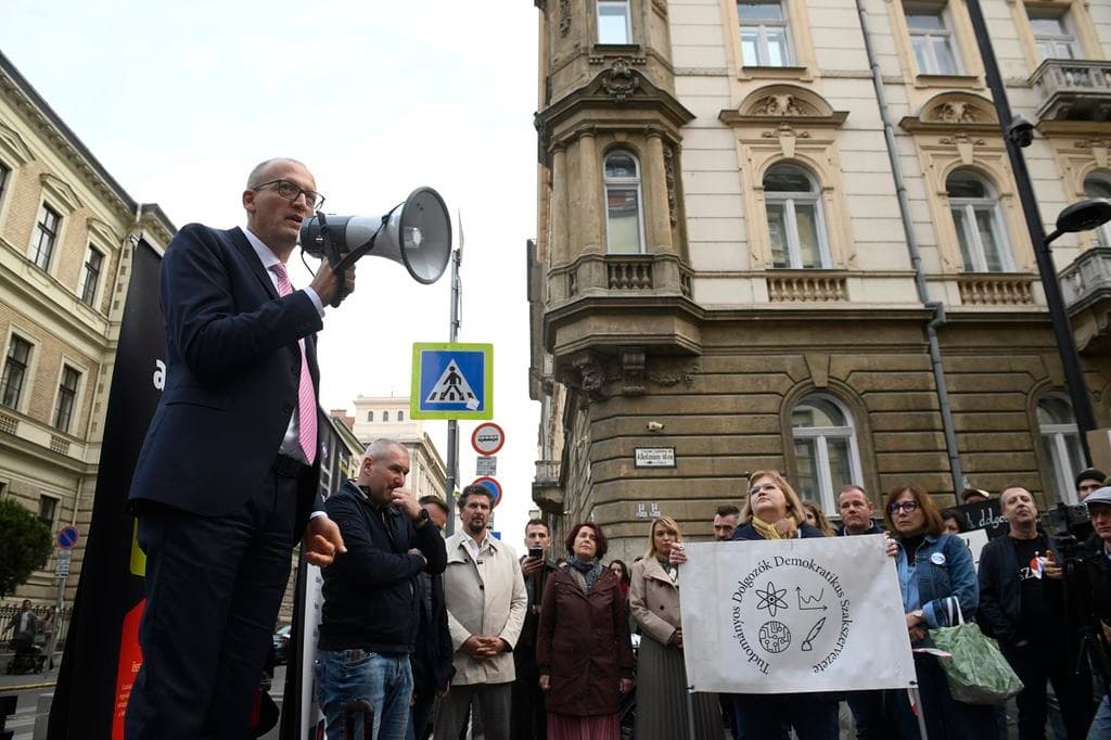 „Nem ér semmit, nullával egyenlő": kiakadtak a béremelés mértékén, utcára is mentek a kulturális dolgozók