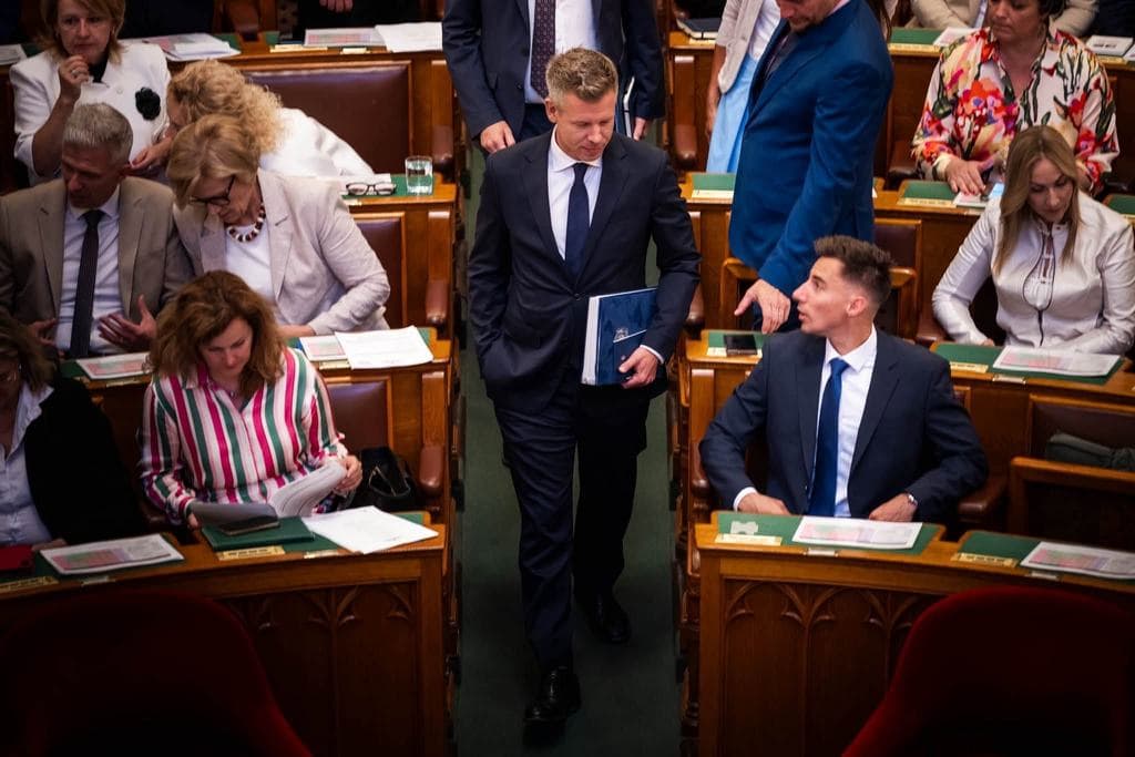 Átalakul a TEK, feloszlatják az Országgyűlési Őrséget – rendkívüli ülést tart a parlament: hétfőn Magyar Péter, kedden köztársaságielnök-választás