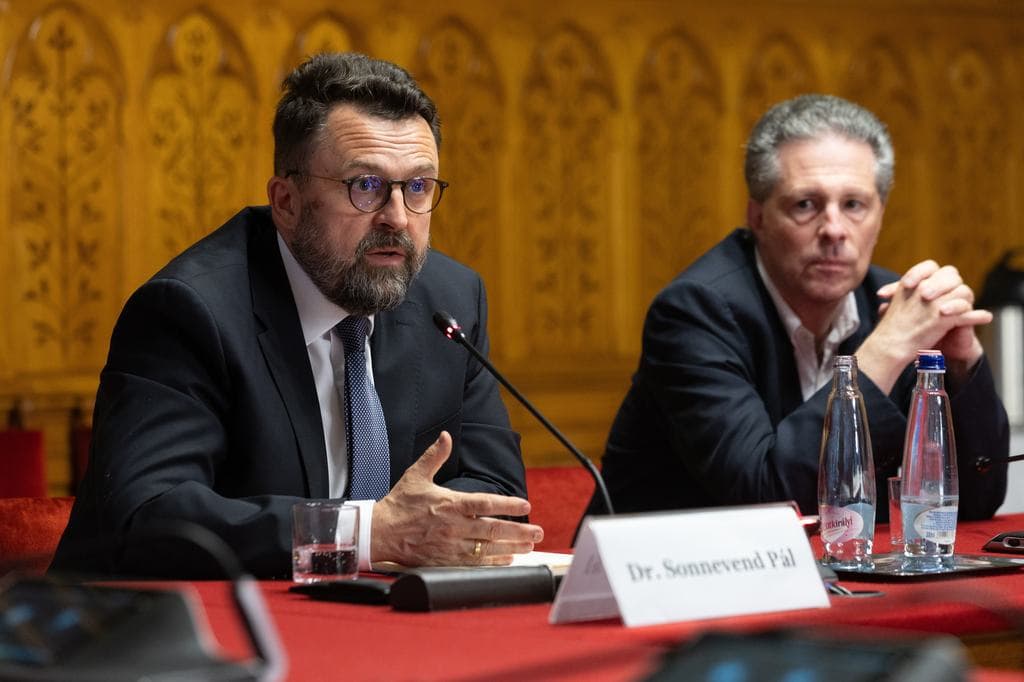 Elhárult az utolsó akadály is: nagyon közel az új alkotmánybíró kinevezése, Schiffer Andrásról is döntöttek