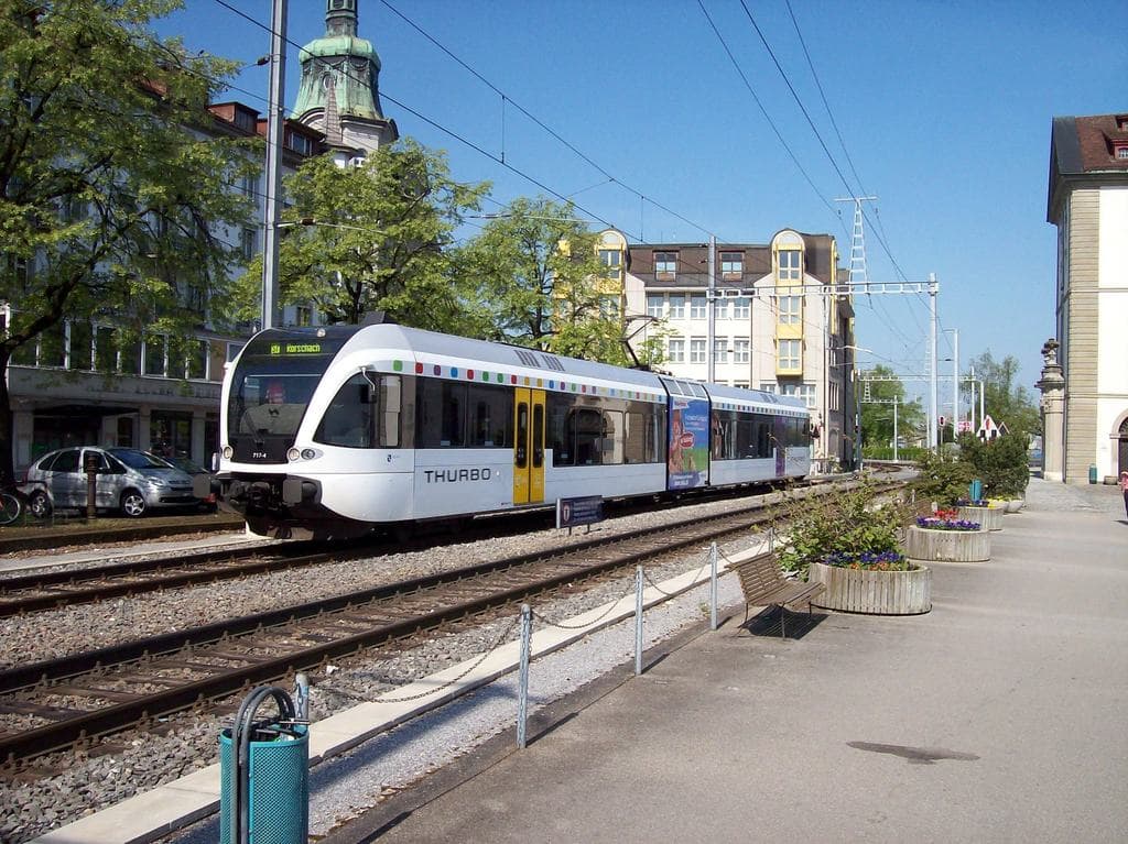 Vitézy Dávid bukhatja Lázár János 93 svájci vonatát?