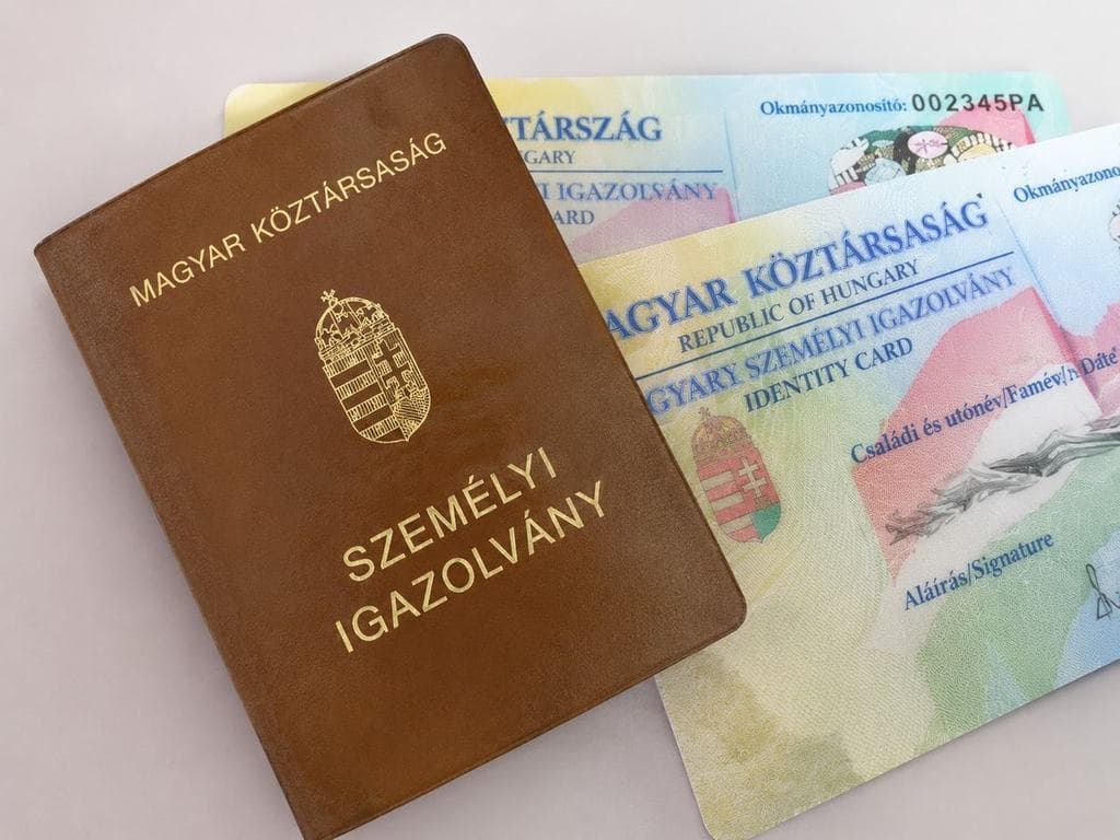 Fellélegezhetnek a nyugdíjasok: mégsem járnak le a régi személyik